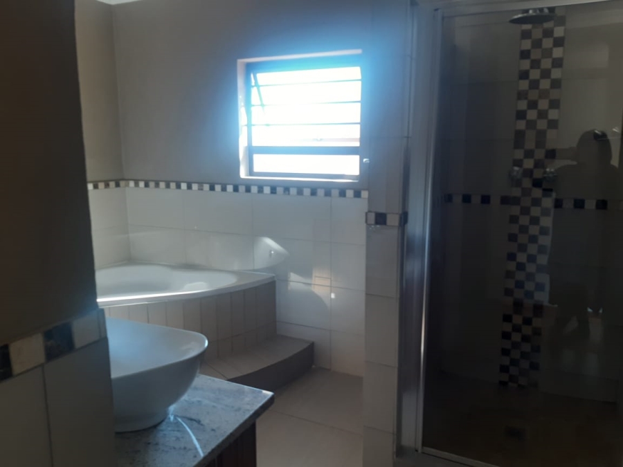 To Let 3 Bedroom Property for Rent in Hillside Free State